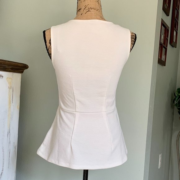 Cream color lace top - Picture 4 of 6